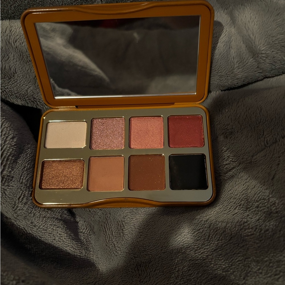Too faced kitty likes to scratch Eyeshadow Palette with Mirror - Multi-Color - Picture 2 of 4